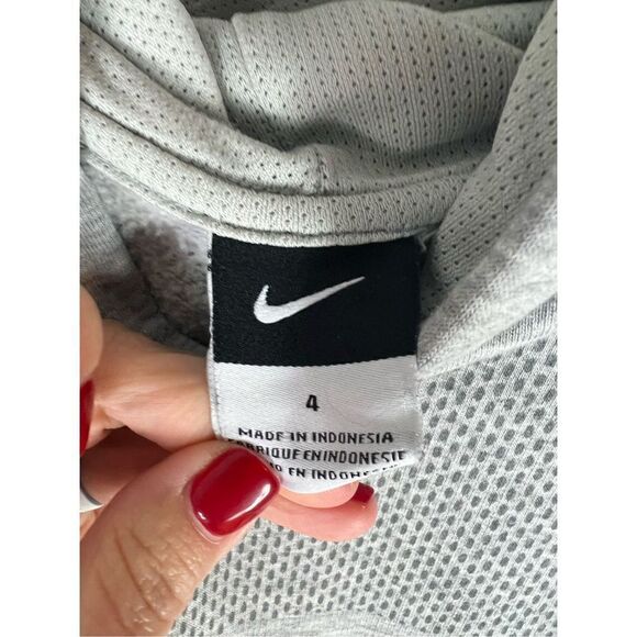 Nike Boys Grey Hooded Sweatshirt Size 4 - Picture 2 of 4